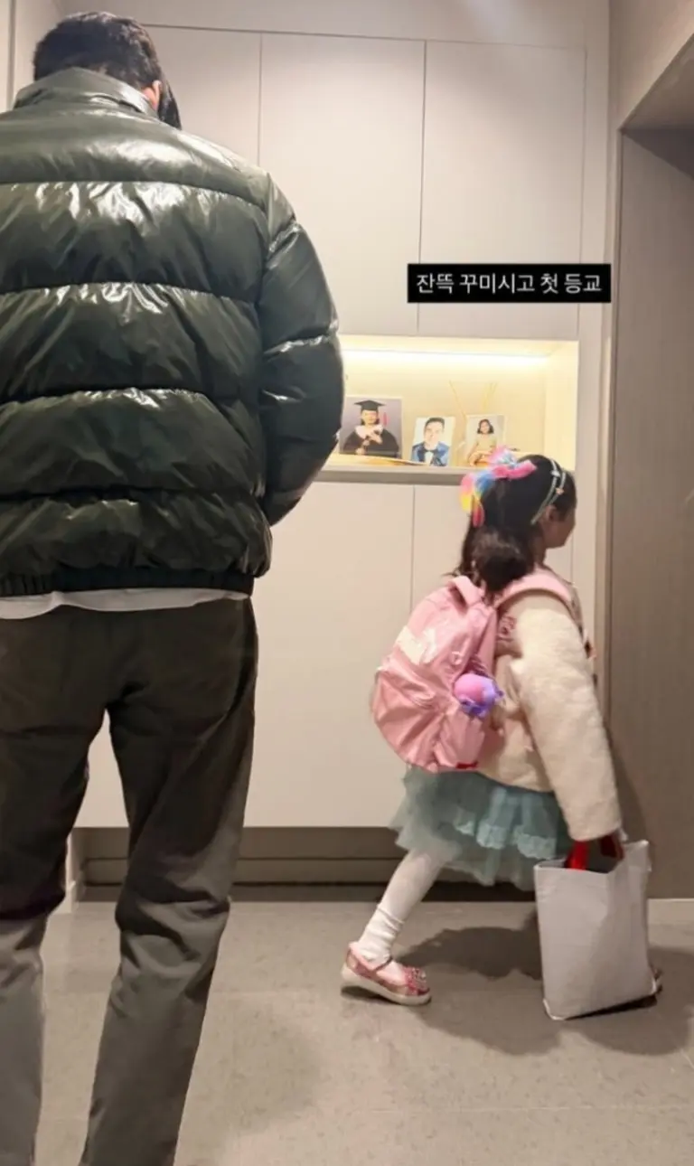 오상진 김소영 딸 등교 모습