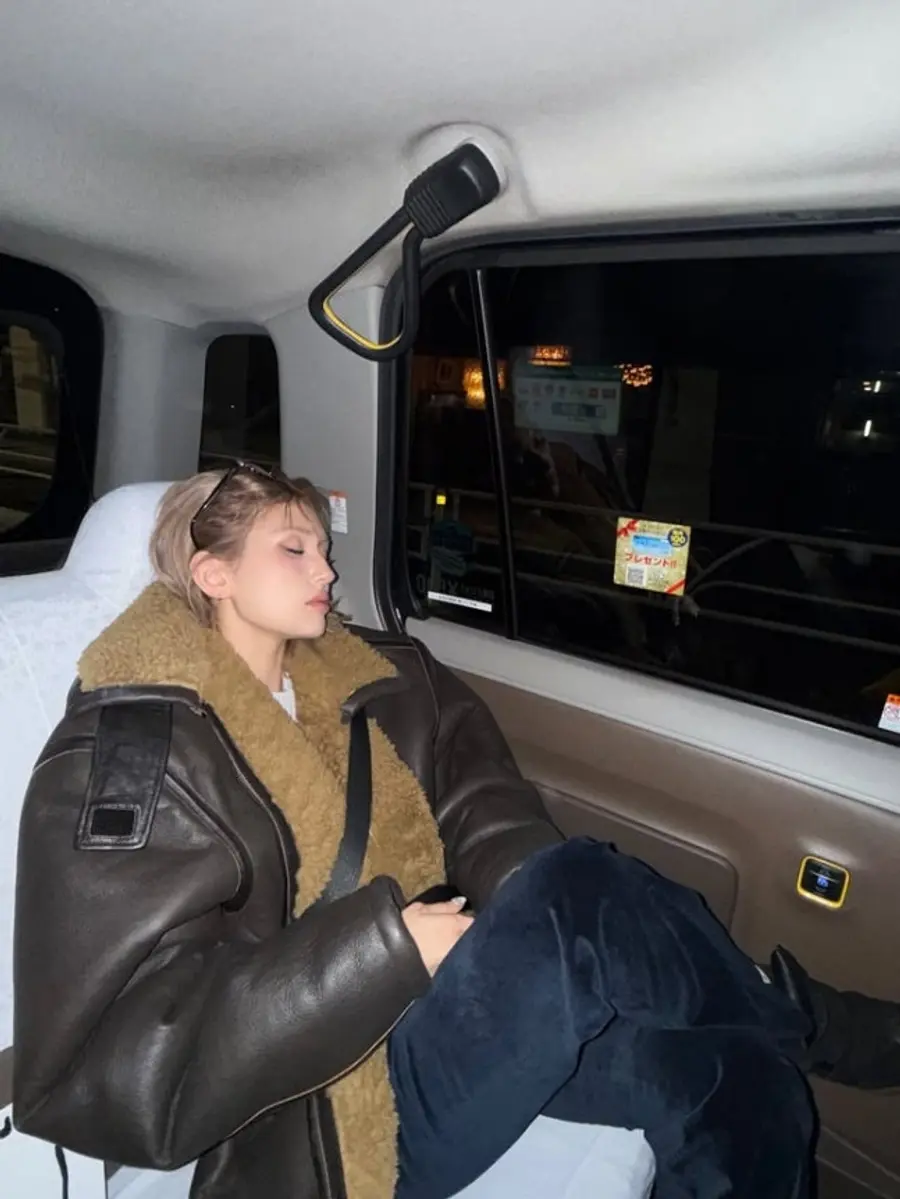 Jeon Somi taxi interior photo