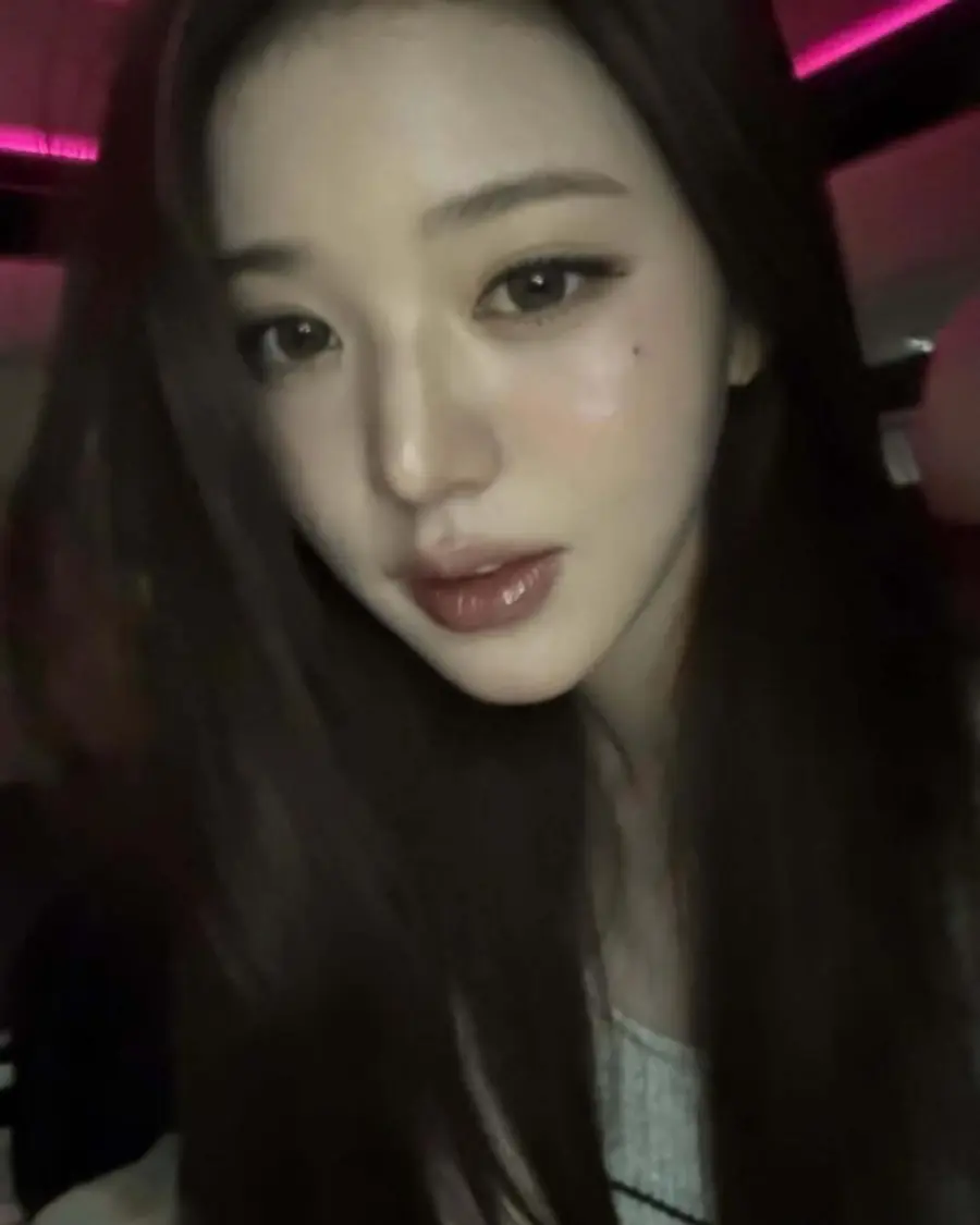 Jang Won-young selfie cận cảnh
