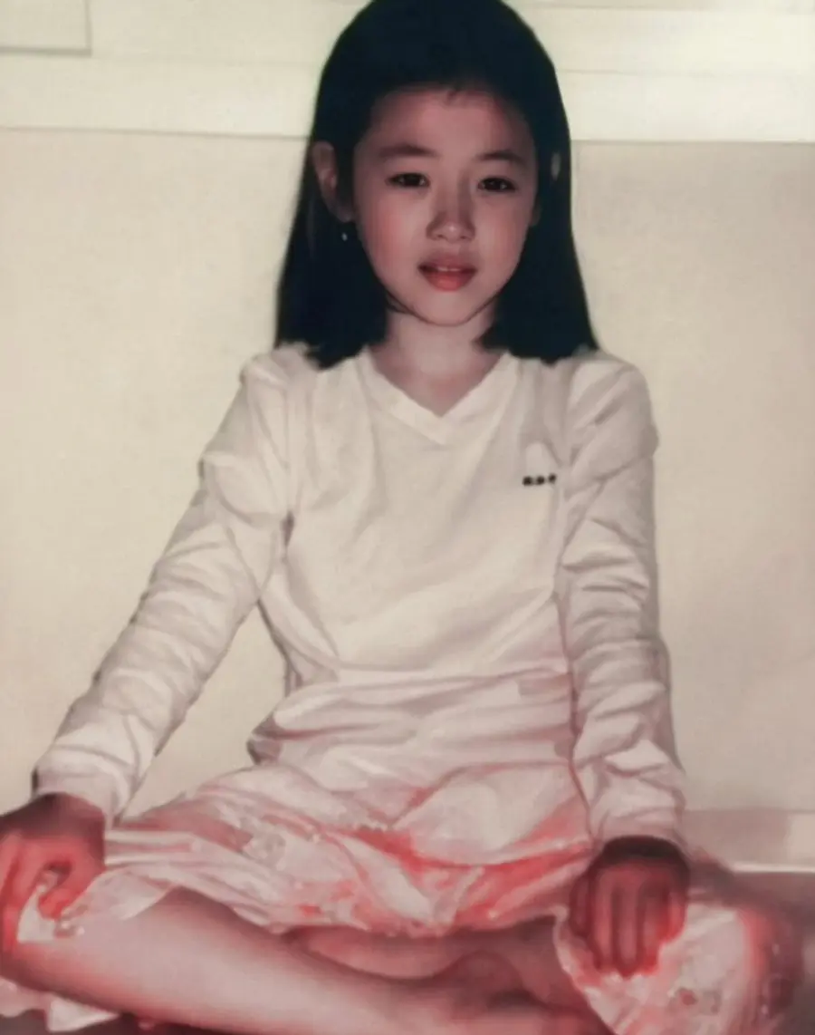 Hình ảnh chưa từng công bố của Sulli thời thơ ấu