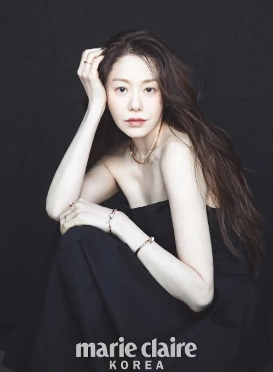 Go Hyun-jung black dress photoshoot