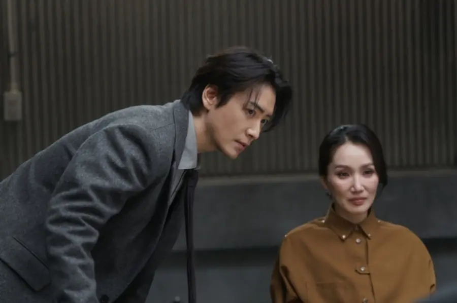 Netflix Lady Dua Lee Jun-hyuk still cut