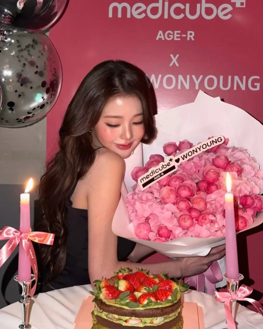 Larawan ni Jang Won-young na dumalo sa beauty party