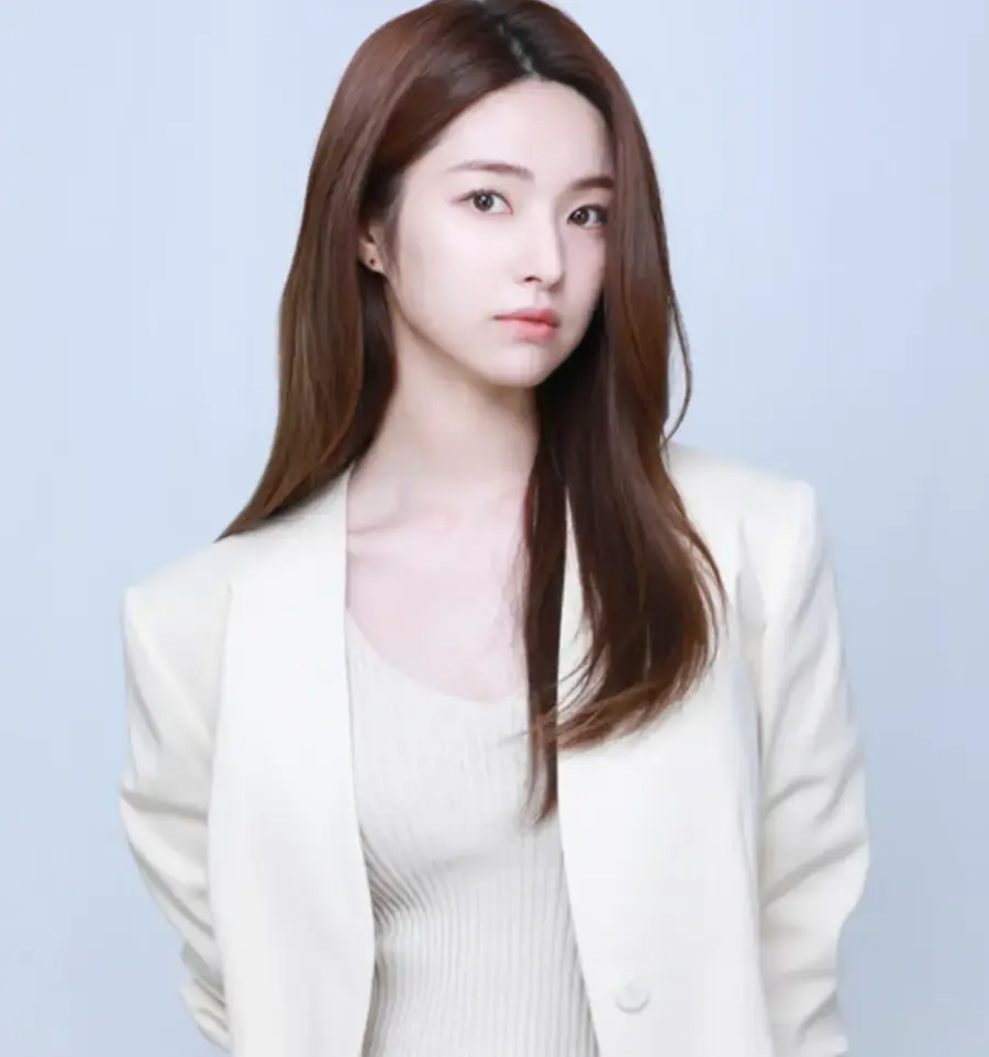 '닥터 프리즈너'·'중증외상센터' 라이징 스타 하영… 뼈아픈 역사적 무지가 불러온 화 "고종 진료한 의사인 줄 알았는데…"
